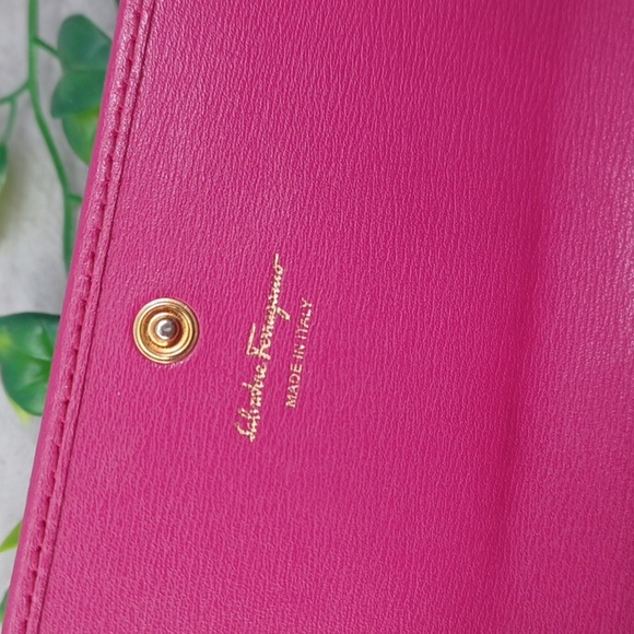 Ferragamo Long Wallet - PINK! - Picture 9 of 14